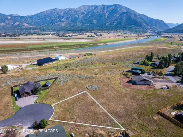 621 Snake River Dr, Alpine, WY 83128