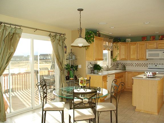 FABULOUSE OPEN KITCHEN DINING AND LIVING ROOM WITH WALKOUT TO MOUNTAIN VIEWS 