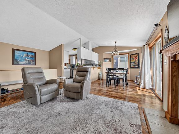 3rd image of 3821 S Alder Dr