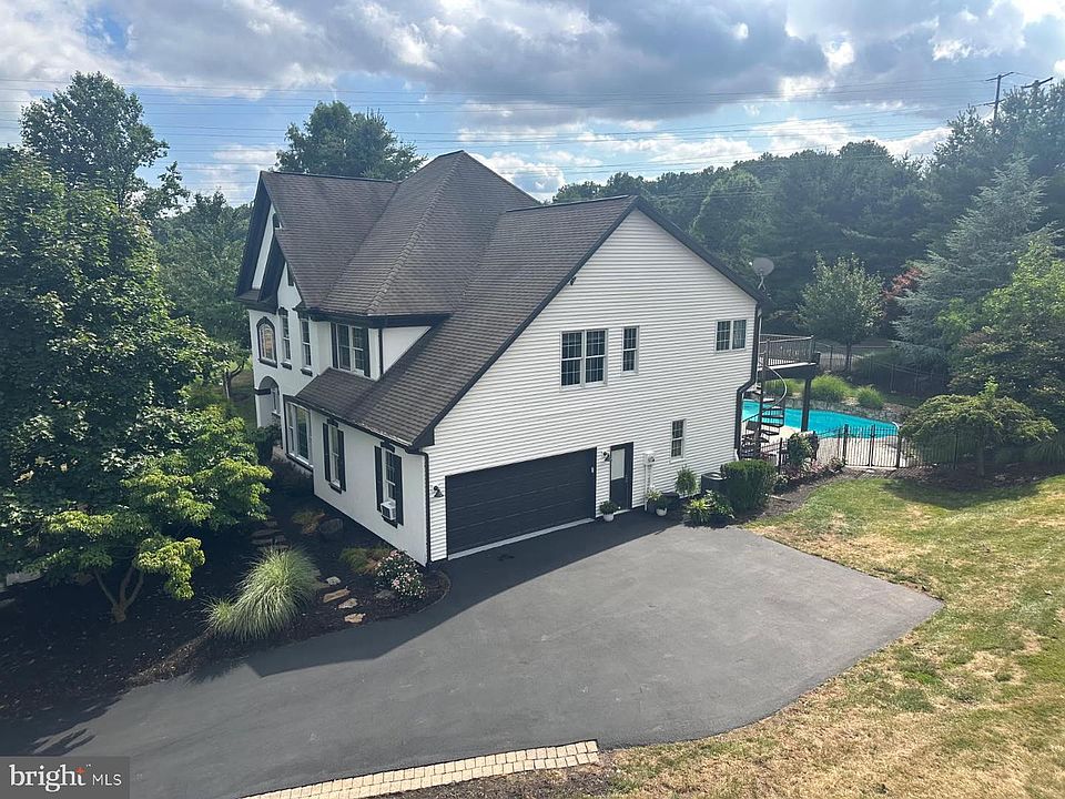 2nd image of 670 Pheasant Run Rd