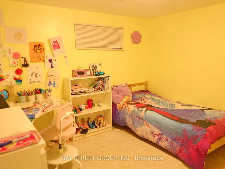 27 Stornoway Cres — Photo 12