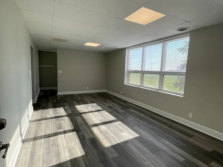 815 W. Columbia — Photo 14