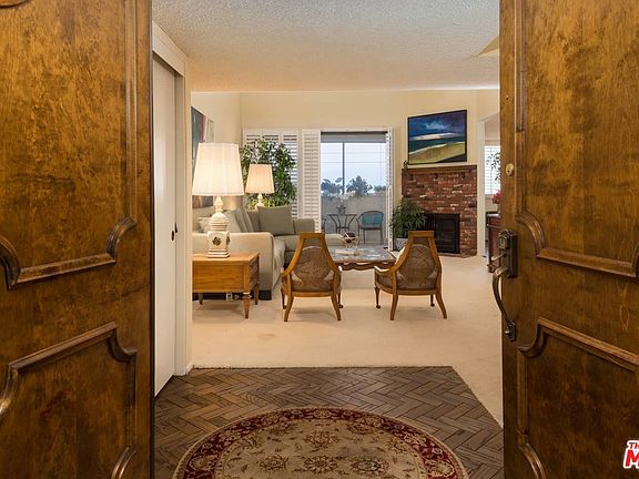 2nd image of 5325 Lindley Ave Unit 303