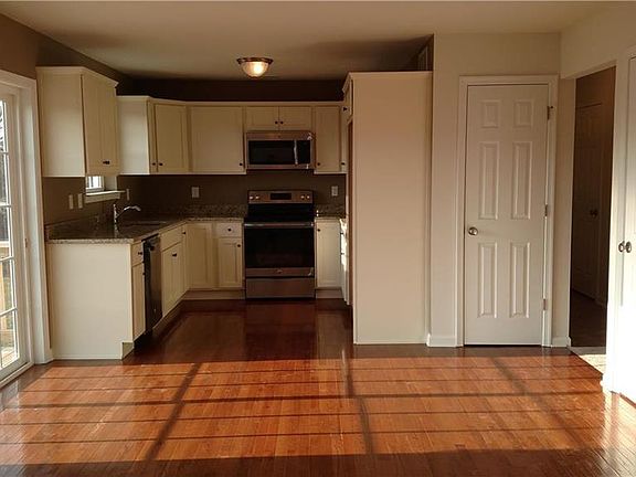 3rd image of 4871 Coatbridge Ln