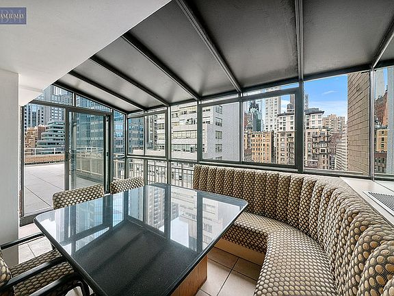 5th image of 150 E 61st St APT 15B