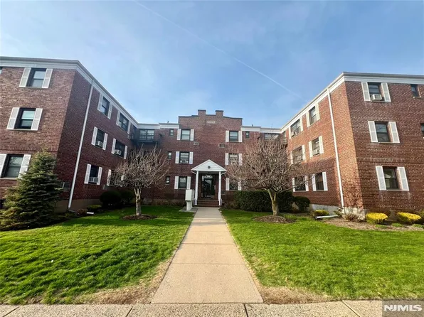 241 E Main St APT 3A, Bergenfield, NJ 07621