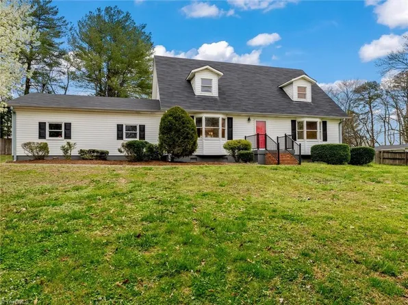 1305 Northridge St, Mount Airy, NC 27030