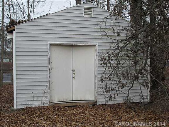 3rd image of 209 Hutchins Way