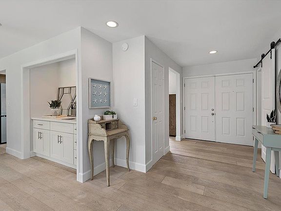 5th image of 2060 Avignon Pl