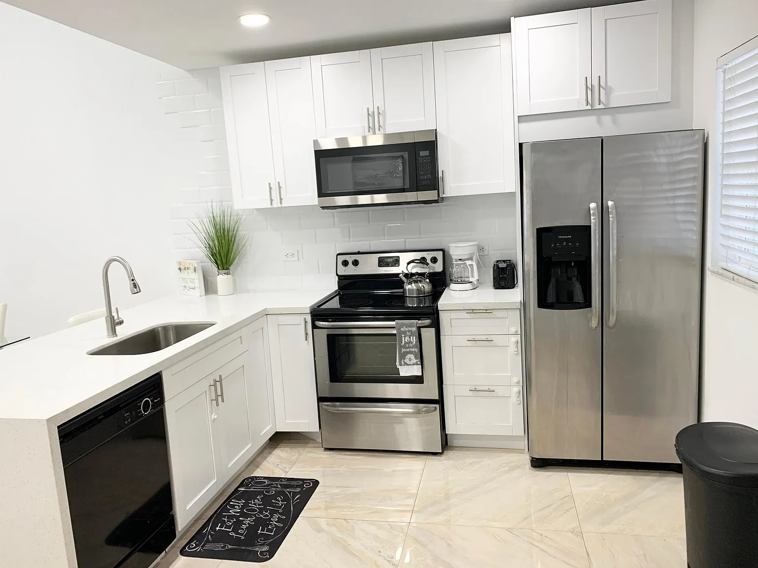 2 bed, 1100 sqft, $3,200 — Photo 3