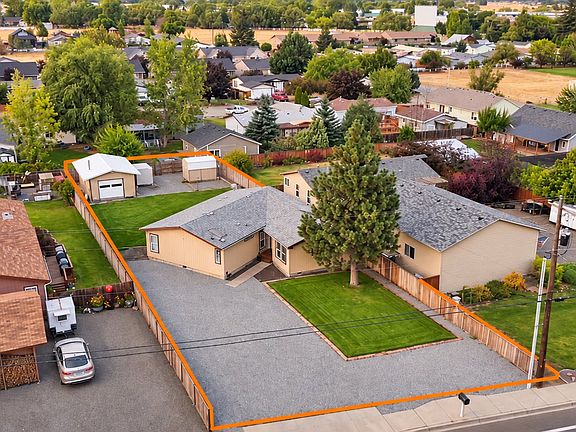 2nd image of 2213 Gekeler Ln