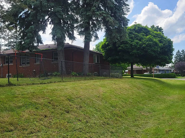 123 Seneca Dr — Photo 23