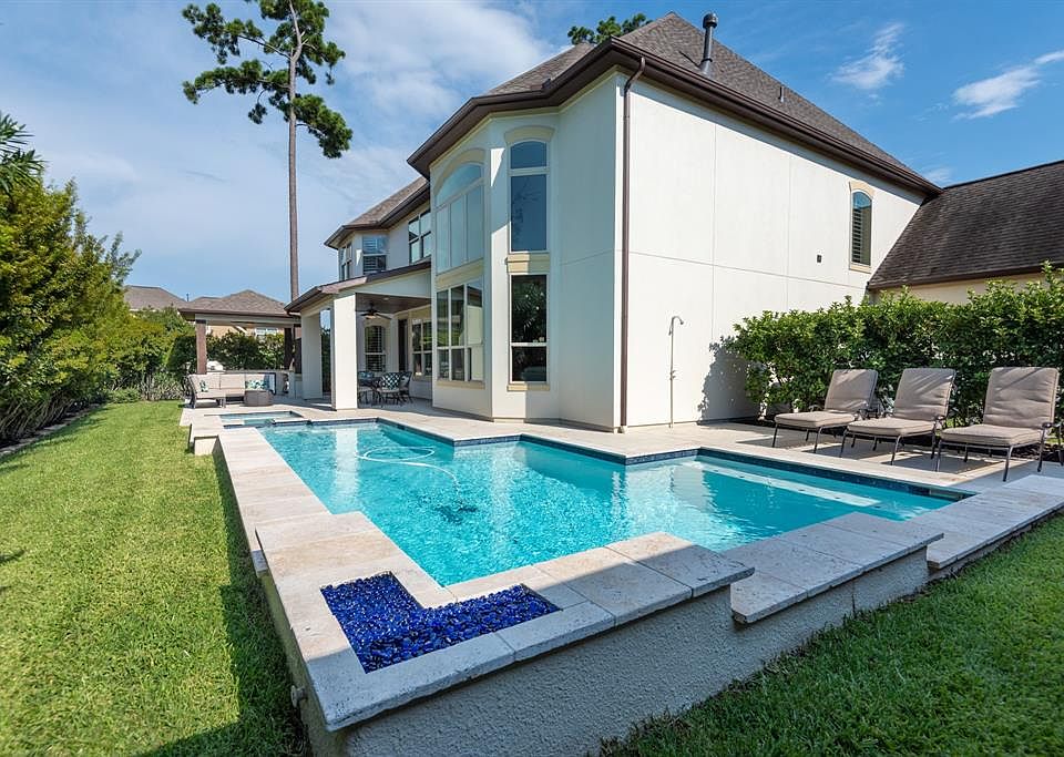 This sensational home will entertain family and friends year round with it's top of the line pool, spa and outdoor kitchen. Insi