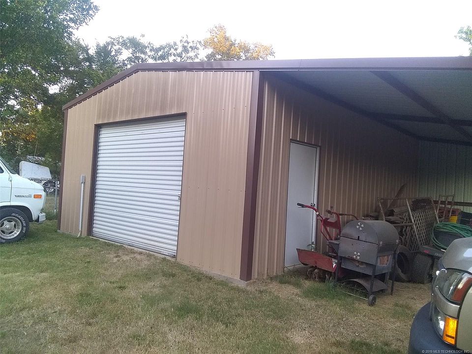 2nd image of 618 NE E St