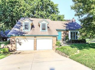 1708 Bluebell Ave, Liberty, MO 64068