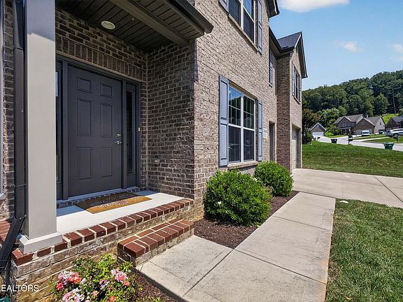 2nd image of 1816 Shadyside Ln