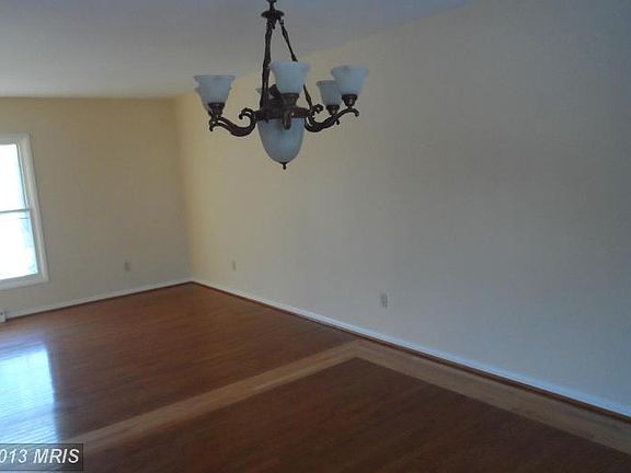 4th image of 326 Elmwood Dr