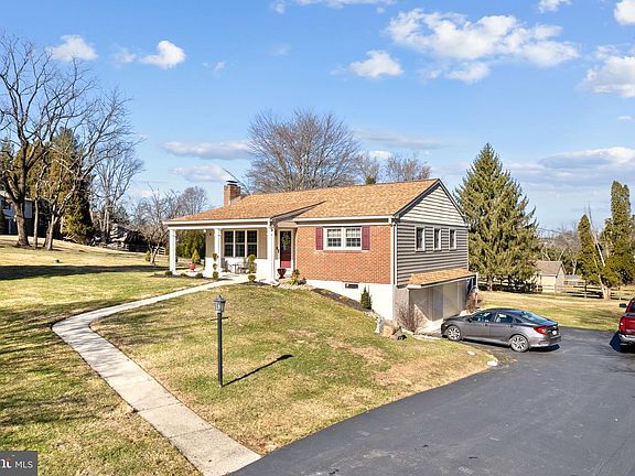 3rd image of 209 Cheyney Dr