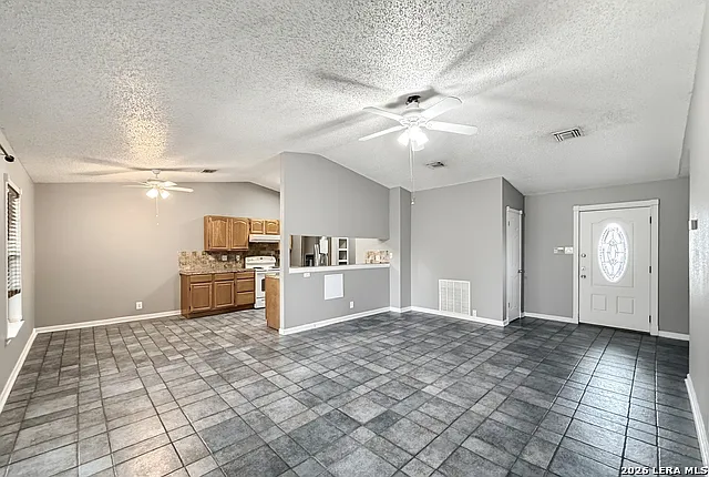 3 bed, 2.0 bath, 1192 sqft, $1,600 — Photo 4