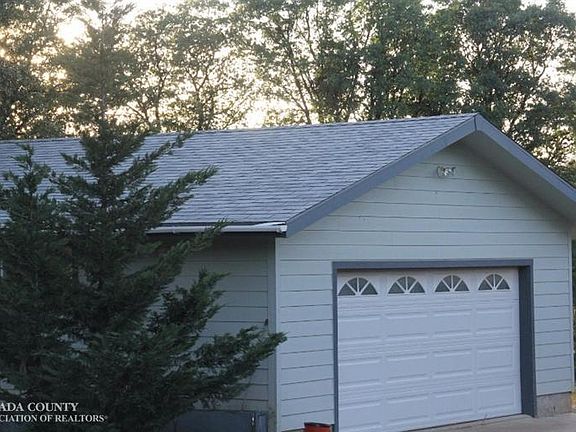 3rd image of 14590 Begonia Way
