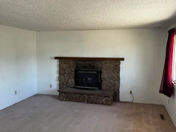 100 Antelope Ln, Torrington, WY 82240
