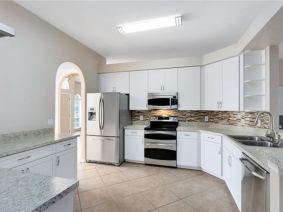 4th image of 2808 Trenton Ln