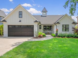 23 Chestnut Ave, Clarendon Hills, IL 60514