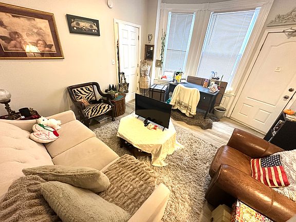 3rd image of 4925 Cedar Ave APT 2