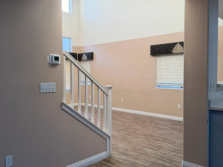 10424 Chandra Ave — Photo 5