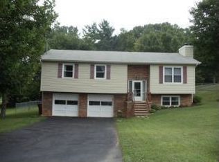 1911 Loire Valley Rd, Johnson City, TN 37604