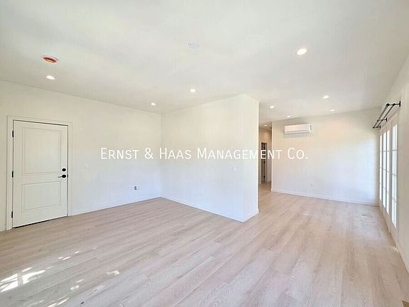 3rd image of 321 Chestnut Ave APT 1