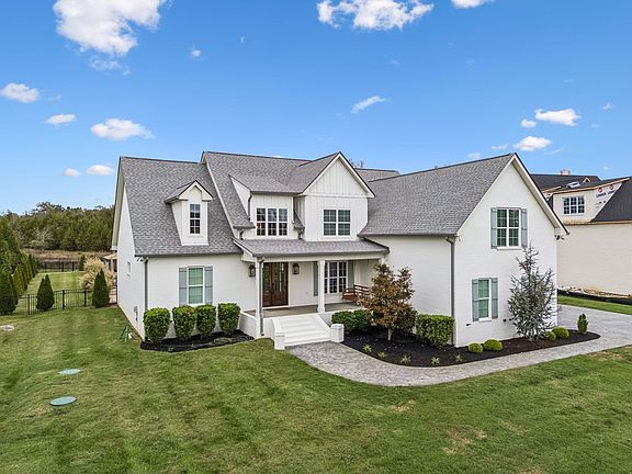 3rd image of 809 Stone Brook Dr