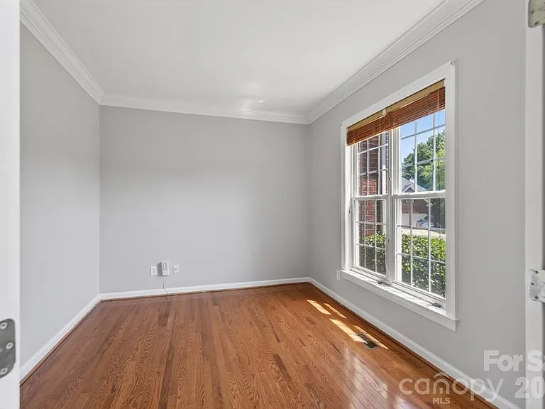 11005 Chilcomb Ct — Photo 8