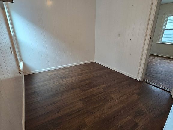 3rd image of 40 Kamper Ave