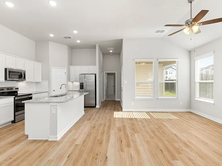 707 Staglin St #A — Photo 6