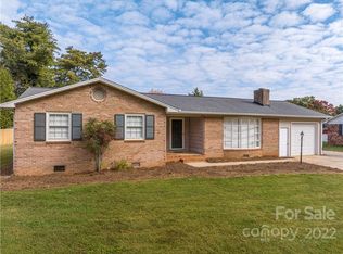 4833 Kennedy St, Hickory, NC 28602