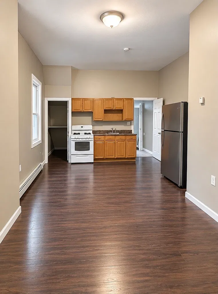 3 bed, 863 sqft, $2,000 — Photo 1
