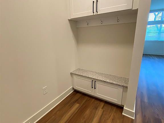 3rd image of 3901 W Northwest Hwy #6103