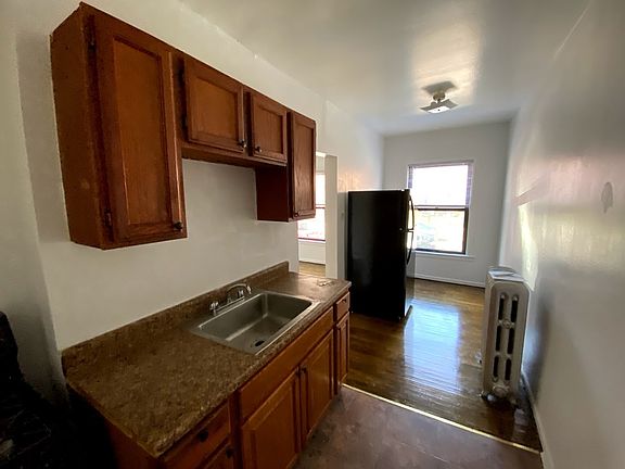 5th image of 929 W Sunnyside Ave APT 2N