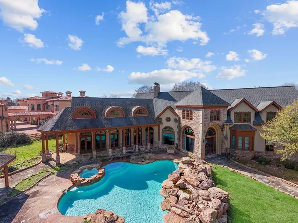 326 W Alkire Lake Dr, Sugar Land, TX 77478