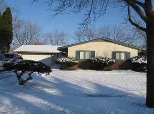 6823 Meadowbrook Ln, Hanover Park, IL 60133