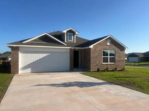 1204 E Stetson Ln, Mustang, OK 73064