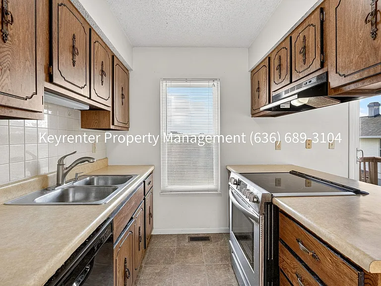 761 Highland Hill Ct — Photo 4