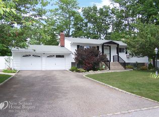 19 Starr St, Port Jefferson Station, NY 11776
