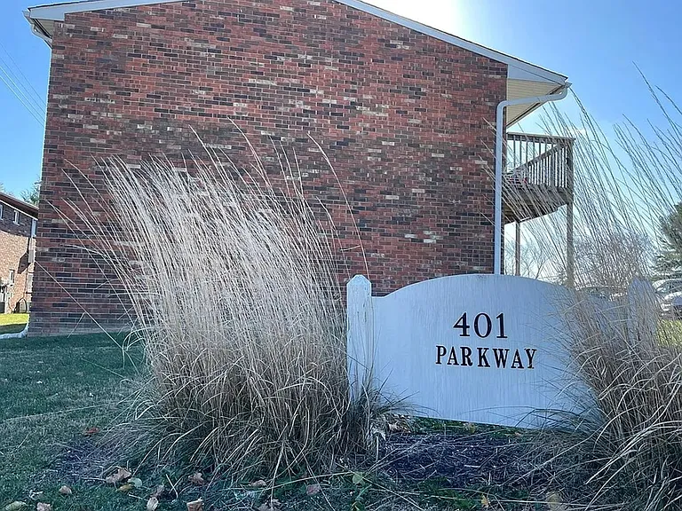 Parkway Apartments — Photo 2