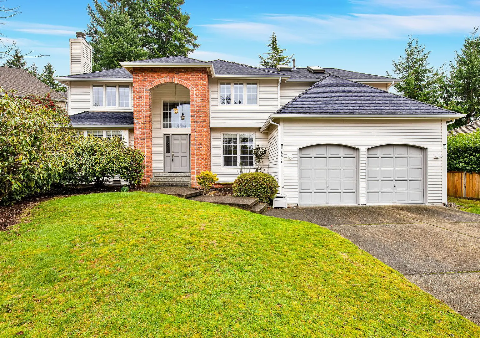 Spectacular 4 Bedroom Forest Ridge home in a highly desirable neighborhood — Photo 1