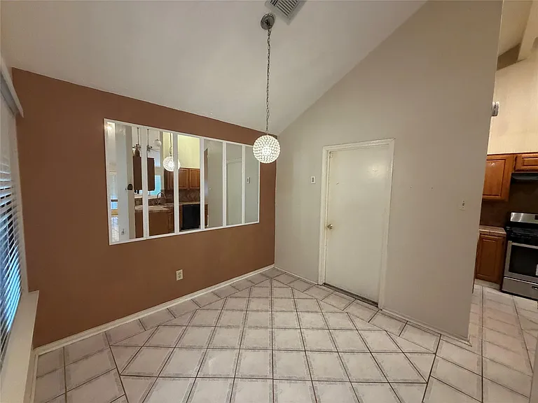 1423 Elkwood Dr — Photo 5
