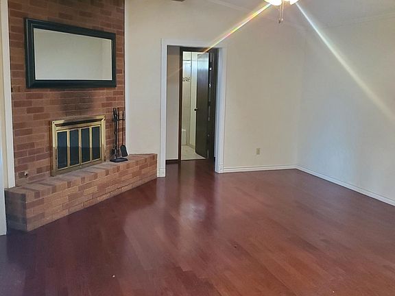 5th image of 103 Hunsley Hills Blvd