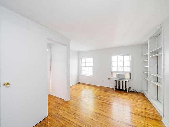 3rd image of 305 E 12th St APT 3