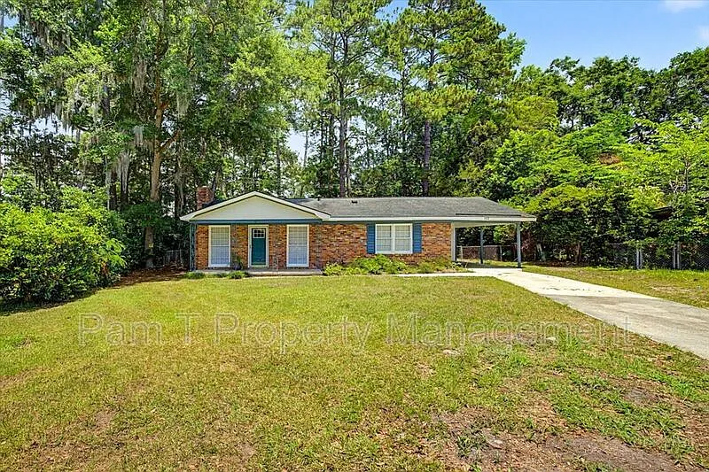 3 bed, 1.0 bath, 1066 sqft, $1,999 — Photo 2